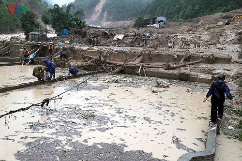 Человеческие жертвы и материальный ущерб от дождевых паводков в провинции Лайчау - ảnh 1