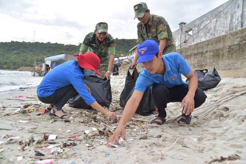 Молодежь дельты реки Меконг участвует в волонтерской кампании по защите моря и островов страны - ảnh 2