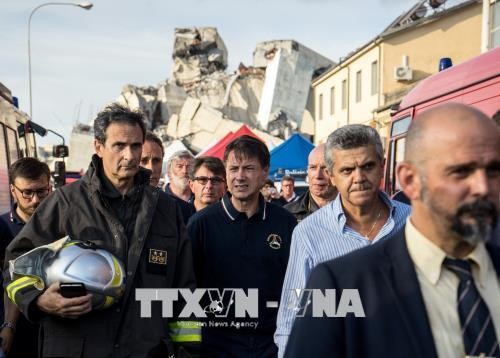 После обрушения моста премьер-министр Италии ввел в Генуе режим ЧП - ảnh 1