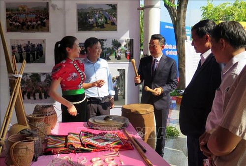 В городе Туенкуанг прошла выставка объектов культурного нематериального наследия  - ảnh 1