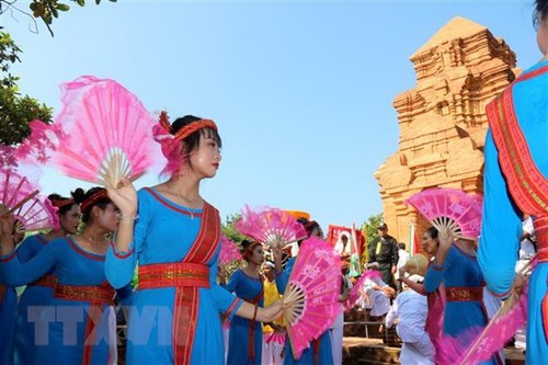 Народность Тям радостно празднует фестиваль Катэ 2018  - ảnh 1
