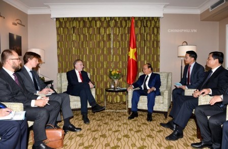 Премьер-министр Вьетнама Нгуен Суан Фук встретился с высокопоставленными чиновниками ЕС - ảnh 1