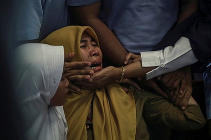 Все находившиеся на борту упавшего в Индонезии самолета погибли - ảnh 1