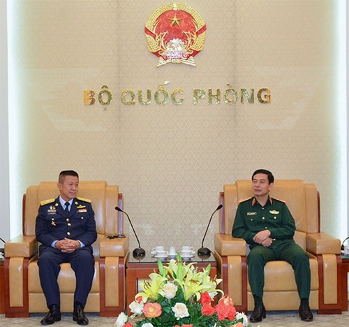 Начальник Генштаба ВНА принял командующего Королевскими ВВС Таиланда - ảnh 1