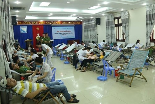 По всему Вьетнаму проходит День донорства крови «Красное воскресенье» - ảnh 2