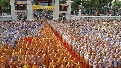 ОФВ поздравил буддистов с отмечаемым в 16-й раз праздником Весак - ảnh 1