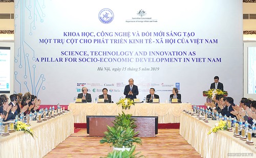 Нгуен Суан Фук принял участие в конференции по вопросам науки, технологий и инноваций - ảnh 1