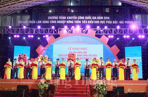 Открылась ярмарка лучших товаров сельской промышленности северного региона Вьетнама - ảnh 1