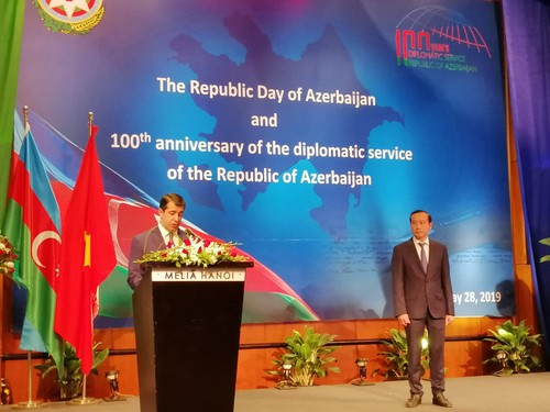 В Ханое прошёл приём по случаю 101-й годовщины Дня независимости и 100-летия органов дипломатической службы Азербайджанской Демократической Республики - ảnh 1