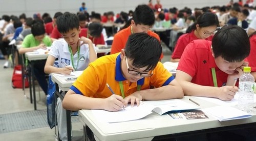 Ханойские школьники выиграли медали на международном конкурсе по математике WMI - ảnh 1