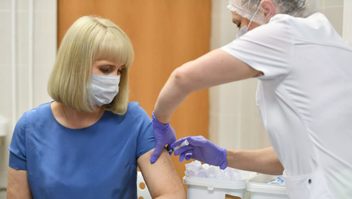 В Москве стартовала масштабная вакцинация от COVID-19 - ảnh 1