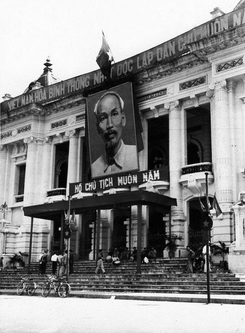 Редкие архивные фотографии, посвященные Дню освобождения Ханоя - ảnh 16