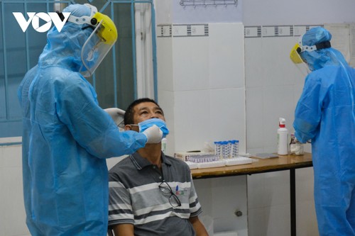 Вьетнамские врачи и медсестры читают рэп «Тусовщик Covid» для пропаганды борьбы с коронавирусом - ảnh 2