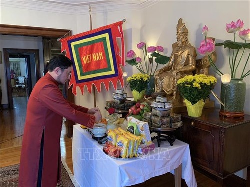 Посольство Вьетнама в Канаде отметило день поминовения королей Хунгов в режиме онлайн - ảnh 1