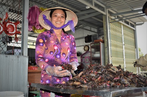 Ремесло по переработке красных мангровых крабов – объект национального наследия в провинции Камау - ảnh 1