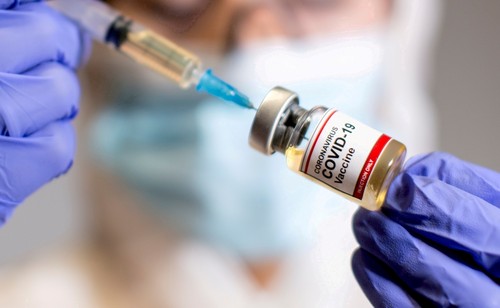 Вьетнам подписал три контракта о передаче технологий производства вакцины против COVID-19  - ảnh 1