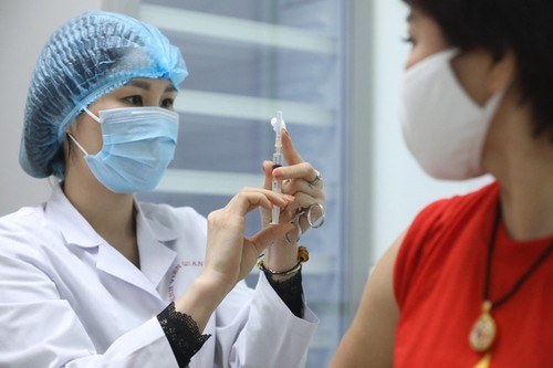 Министерство здравоохранения поддерживает вакцинацию препаратом Nanocovax в провинциях и городах в тестовом режиме - ảnh 1