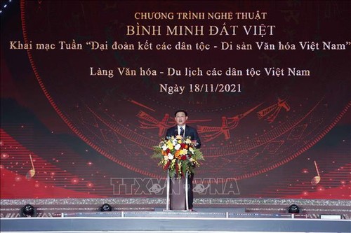 Председатель НС Выонг Динь Хюэ: всенародное единство является ценным наследием культурной традиции Вьетнама  - ảnh 1