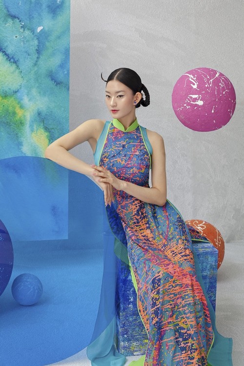 Новая коллекция модельера Кенни Тхая с посланием о светлом будущем - ảnh 5
