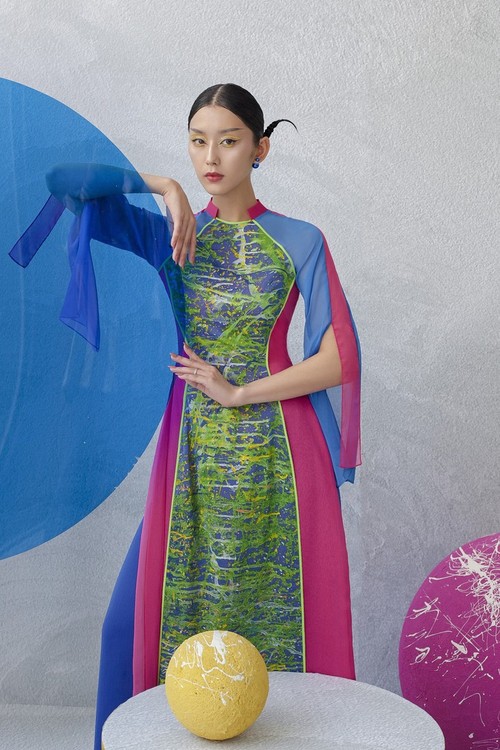 Новая коллекция модельера Кенни Тхая с посланием о светлом будущем - ảnh 8