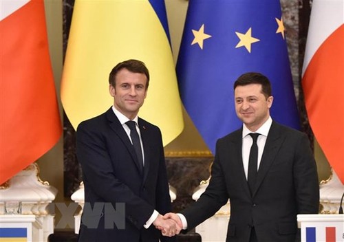 Песков заявил о позитивных сигналах, связанных с визитом президента Франции в Украину - ảnh 1