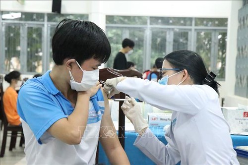  По состоянию на 15 июля во Вьетнаме зарегистрировано 956 новых случаев заражения COVID-19  - ảnh 1