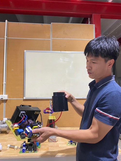 Инженер Ле Као Кыонг и его 20-летний путь исследования и освоения технологии производства озона - ảnh 2