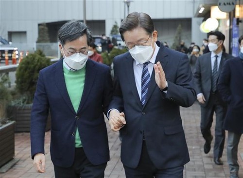 Республика Корея: председатель «Демократической партии» Ли Джэмён пообещал победить на парламентских выборах  - ảnh 1