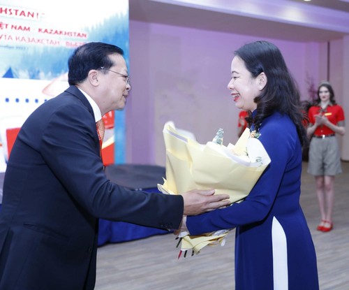 Торжественный прием по случаю 30-летия установления дипломатических отношений между Вьетнамом и Казахстаном  - ảnh 1