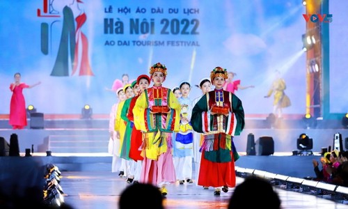 Популяризация вьетнамского платья аозай за рубежом - ảnh 1