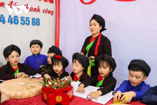 Клуб маленьких талантов народного пения Куанхо в провинции Бакнинь - ảnh 2