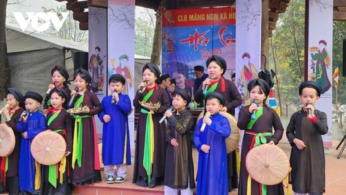 Клуб маленьких талантов народного пения Куанхо в провинции Бакнинь - ảnh 11