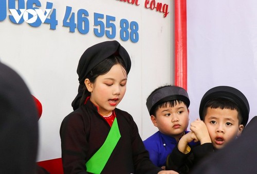 Клуб маленьких талантов народного пения Куанхо в провинции Бакнинь - ảnh 9
