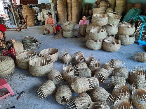 200-летняя ремесленная деревня по плетению изделий из бамбука и ротанга в уезде Кучи  - ảnh 9