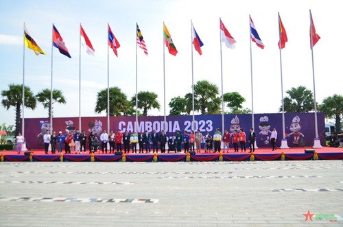 Прошла церемония поднятия флагов спортивных делегаций – участников 12-х Паралимпийских игр АСЕАН - ảnh 1