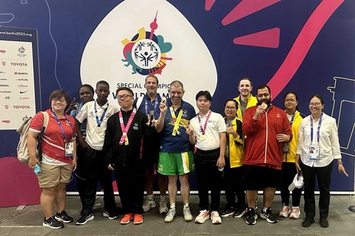 Вьетнамская спортивная делегация завоевала первую золотую медаль на Всемирных Специальных Олимпийских играх в Германии - ảnh 1