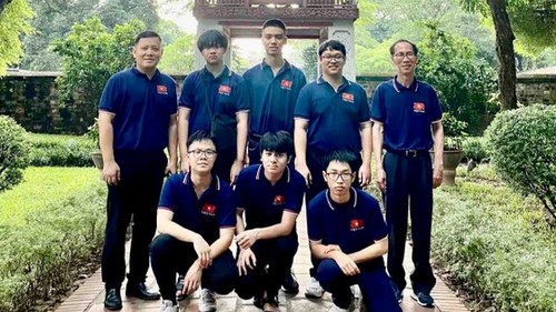 Вьетнамская делегация заняла 6-е место на Международной математической олимпиаде 2023 года  - ảnh 1