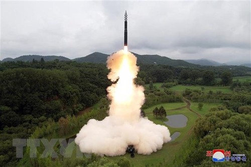 КНДР подтверждает проведение испытательного пуска межконтинентальной баллистической ракеты Hwasong-18 - ảnh 1