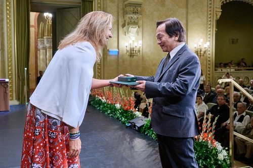 Вьетнамский профессор получил орден от Венгерского государства - ảnh 1