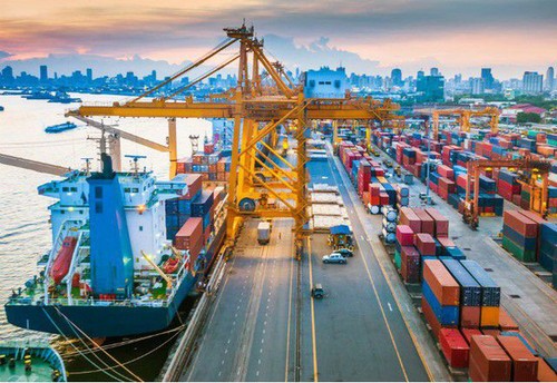 К середине августа 2023 года положительное сальдо торгового баланса Вьетнама достигнет более 16 млрд долларов США - ảnh 1
