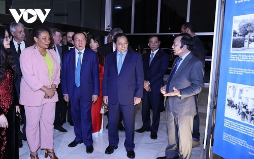 Премьер-министр Фам Минь Тинь принял участие в церемонии открытия в Бразилии фотовыставки, посвященной президенту Хо Ши Мину, стране и народу Вьетнама - ảnh 1