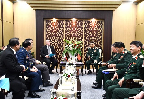 17-е совещание министров обороны стран АСЕАН: Вьетнам намерен развивать оборонное сотрудничество с Индией, Японией и Филиппинами - ảnh 2