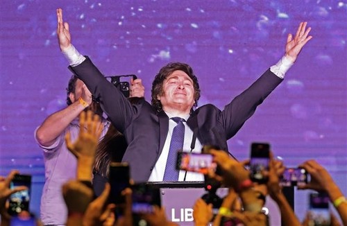 Кандидат Хавьер Милей победил на президентских выборах в Аргентине - ảnh 1