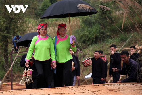Церемония встречи невесты народности  Зяй в провинции Лайчау - ảnh 10
