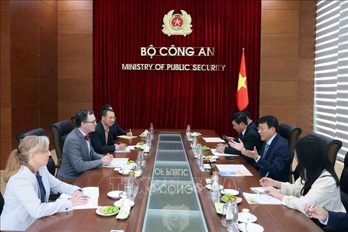 Вьетнам и США продвигают сотрудничество в сфере информационных технологий и промышленности - ảnh 1