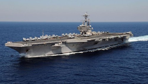 US moves aircraft carrier into Persian Gulf - ảnh 1