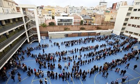 Spain: Catalonia begins symbolic referendum on independence - ảnh 1