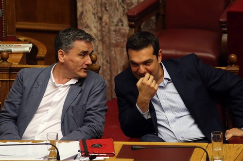 Greece's parliament approves new austerity bill - ảnh 1