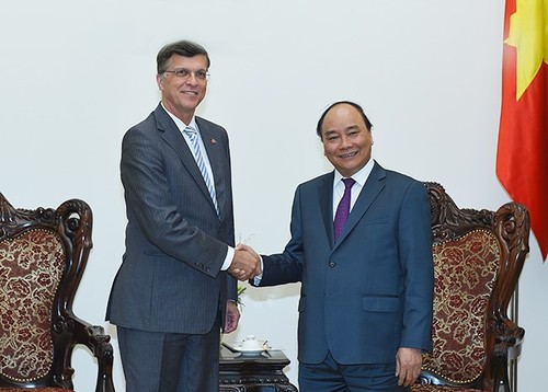 PM Nguyen Xuan Phuc receives outgoing Australian Ambassador - ảnh 1