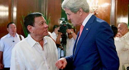Philippines President: PCA verdict provides grounds for talks with China - ảnh 1